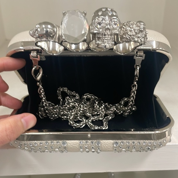 Knuckle clutch in ivory Vegan leather - Picture 6 of 7